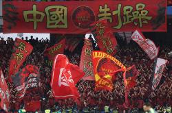 包含执着追求胜利的队伍，助威声不绝于耳的词条